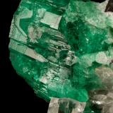 Beryl (variety emerald), Calcite, QuartzMuzo (distrito minero), Cinturón Esmeraldífero Occidental, Departamento Boyacá, Colombia53x39mm, xl=25x23mm (Author: Fiebre Verde)