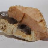 Albita, Cuarzo y MicroclinaMas Sever Quarry, Massabè (Mas Ceber), Sils, Comarca La Selva, Gerona / Girona, Catalonia / Catalunya, Spain4,8 x 3,4 x 2,2 cm (Autor: heat00)