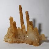 Cuarzo<br />Afloramiento de cuarzo, Riera de Osor, Osor, Comarca La Selva, Gerona / Girona, Cataluña / Catalunya, España<br />6,8 x 5,8 x 4,3 cm<br /> (Autor: heat00)