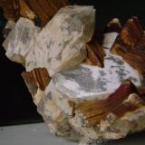 Quartz and muscovite<br />Belvís de Monroy, Comarca Campo Arañuelo, Cáceres, Extremadura, Spain<br />Larger crystal 7 x 3 cm<br /> (Author: ApitaAngel)