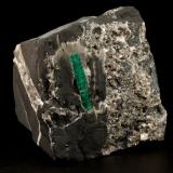 Beryl (variety emerald), Calcite, PyriteMuzo (distrito minero), Cinturón Esmeraldífero Occidental, Departamento Boyacá, Colombia64x55x65mm, xl=27mm (Author: Fiebre Verde)