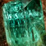 Beryl (variety emerald), Calcite, Pyrite<br />Chivor mining district, Buena Vista Mine, Municipio Ubalá, Eastern Emerald Belt, Cundinamarca Department, Colombia<br />30x12x42mm, main xl=13x5mm<br /> (Author: Fiebre Verde)