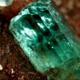 Beryl (variety emerald), Calcite, Pyrite<br />Chivor mining district, Buena Vista Mine, Municipio Ubalá, Eastern Emerald Belt, Cundinamarca Department, Colombia<br />30x12x42mm, main xl=13x5mm<br /> (Author: Fiebre Verde)