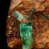 Beryl (variety emerald), Calcite, PyriteChivor (distrito minero), Mina Buena Vista, Municipio Ubalá, Cinturón Esmeraldífero Oriental, Departamento Cundinamarca, Colombia30x12x42mm, main xl=13x5mm (Author: Fiebre Verde)