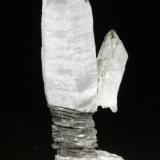 Quartz, Calcite, Hedenbergite<br />Bor Pit, Dalnegorsk B deposit, Dalnegorsk, Dalnegorsk Urban District, Primorsky Krai, Russia<br />6.8 x 2.6 x 2.4 cm<br /> (Author: Don Lum)