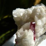 Cinabrio sobre Dolomita<br />Mina Tongren, Tongren, Prefectura Tongren, Provincia Guizhou, China<br />Cristal de 9 mm<br /> (Autor: nerofis2)