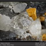 Quartz, Dolomite<br />Propiac, Nyons, Drôme, Auvergne-Rhône-Alpes, France<br />fov 9 mm<br /> (Author: ploum)