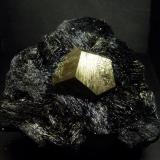 Pirita y Hematites.<br />Rio Marina, Isla de Elba, Provincia Livorno, Toscana, Italia<br />90x80 cristal 30 mm.<br /> (Autor: Jesus Franquesa Baucells)