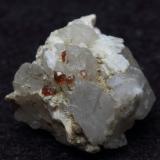 Almandino (Grupo Granate) con CuarzoCan Vernenc, Montnegre Mountains, La Batllòria, Sant Celoni, Comarca Vallès Oriental, Barcelona, Catalonia / Catalunya, Spain1,5 x 1,5 x 1 cm (Autor: karbu8)