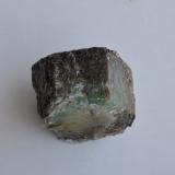Berilo (variedad esmeralda)<br />Yacimiento de Esmeraldas, A Franqueira, A Cañiza, Comarca Paradanta, Pontevedra, Galicia / Galiza, España<br />2,8 x 2,3 x 2,2 cm<br /> (Autor: Raul S. Llorente)