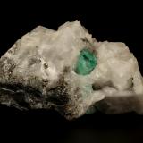 Beryl (variety emerald), Calcite, PyriteMuzo (distrito minero), Cinturón Esmeraldífero Occidental, Departamento Boyacá, Colombia65x49x45mm, xl=8x6mm (Author: Fiebre Verde)