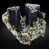 Ilvaite with Hedenbergite and Quartz<br />Huanggang Mines, Hexigten Banner (Kèshíkèténg Qí), Chifeng (Ulanhad), Inner Mongolia Autonomous Region, China<br />23,0 x 26,0 x 16,0 cm<br /> (Author: MIM Museum)