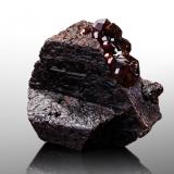 Genthelvite<br />Shigar Valley, Shigar District, Gilgit-Baltistan (Northern Areas), Pakistan<br />5,0 x 3,0 x 4,5 cm<br /> (Author: MIM Museum)