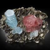 Fluorapatite (Apatite Group)<br />Nagar, Hunza Valley, Nagar District, Gilgit-Baltistan (Northern Areas), Pakistan<br />13,0 x 8,0 x 9,0 cm<br /> (Author: MIM Museum)