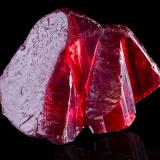 Proustite<br />Dolores Tercera Mine, Chañarcillo, Copiapó Province, Atacama Region, Chile<br />5,5 x	2,0	x	4,5	cm<br /> (Author: MIM Museum)