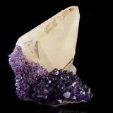 Calcite on Quartz (variety quartz amethyst)Departamento Artigas, Uruguay30,0 	x	20,0	x	30,0	cm (Author: MIM Museum)