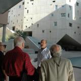 _Salim Eddé is starting his private showing for the invitees on Saturday morning with the University Building in the background. Entrance to the MIM is behind the photographer.

Photo & text: Peter (Author: Jordi Fabre)