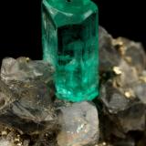 Beryl (variety emerald), Calcite, Pyrite<br />Chivor mining district, Municipio Chivor, Eastern Emerald Belt, Boyacá Department, Colombia<br />19x14x21mm, xl=7mm<br /> (Author: Fiebre Verde)