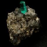 Beryl (variety emerald), Calcite, PyriteChivor (distrito minero), Municipio Chivor, Cinturón Esmeraldífero Oriental, Departamento Boyacá, Colombia19x14x21mm, xl=7mm (Author: Fiebre Verde)