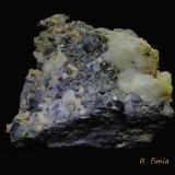 Allanita (Grupo)Nueva Vizcaya Mine, Los Calvitos property, Burguillos del Cerro, Comarca Zafra-Río Bodión, Badajoz, Extremadura, Spain6 x 5 x 3 cm. (Autor: Ricardo Fimia)