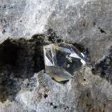 Cuarzo (variedad herkimer)<br />Condado Herkimer, New York, USA<br />Apertura de la cavidad: 3 cm<br /> (Autor: nerofis2)