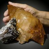 CalcitaElmwood Mine, Carthage, Central Tennessee Ba-F-Pb-Zn District, Smith County, Tennessee, USA200 x 180 mm. Peso 2492 g (Autor: Manuel Mesa)