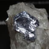 Molibdenita<br />Mina Moly Hill, La Motte, Abitibi RCM, Abitibi-Témiscamingue, Québec, Canadá<br />25x40 mm<br /> (Autor: Ignacio)