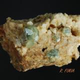 Fluorapatito<br />Mimoso do Sul, Espirito Santo, Región Sudeste, Brasil<br />9 X 6 X 6  cm<br /> (Autor: Ricardo Fimia)