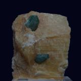 Fluorapatito<br />Slyudyanka (Sludyanka), Zona Lago Baikal, Irkutsk Oblast, Zabaykalsky Krai, Rusia<br />9 x 7 x 5 cm<br /> (Autor: Ricardo Fimia)
