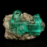 Beryl (variety emerald), Calcite, PyriteChivor (distrito minero), Municipio Chivor, Cinturón Esmeraldífero Oriental, Departamento Boyacá, Colombialargest xl=11mm (Author: Fiebre Verde)