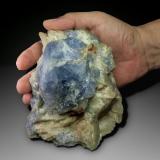 Sodalita (variedad hackmanita)Ladjuar Medam, Sar-e Sang, Koksha Valley, Khash & Kuran Wa Munjan Districts, Badakhshan Province, Afghanistan122 x 103 mm. Cristal de 80 mm (Autor: Manuel Mesa)