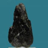 Axinita-(Mn)<br />Mina Verkhnii, Dalnegorsk, Distrito urbano Dalnegorsk, Primorsky Krai, Rusia<br />8 x 3 x 1,5 cm<br /> (Autor: Ricardo Fimia)