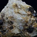 Almandino (Grupo Granate)Las Esmeraldas Mine, La Alcubilla, Villaviciosa de Córdoba, Comarca Valle del Guadiato, Córdoba, Andalusia, Spain74 x 51 mm. (Autor: Antonio Carmona)