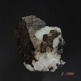 Babingtonita<br />Indicios de Babingtonita, Qiaojia, Prefectura Zhaotong, Provincia Yunnan, China<br />4 x 3 x 3 cm<br /> (Autor: Ricardo Fimia)