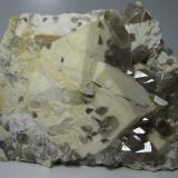 Orthoclase, QuartzAfloramientos de pegmatitas, Valdemanco, Comarca Sierra de Guadarrama, Comunidad de Madrid, España10 x 8 cm. (Author: prcantos)