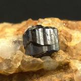 Casiterita<br />Vilches, Comarca El Condado, Jaén, Andalucía, España<br />5 x 5 mm.<br /> (Autor: Felipe Abolafia)