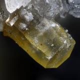 Synchysita-(Ce)Triolet Glacier, Ferret Valley, Les Grandes Jorasses Massif, Courmayeur, Aosta Valley (Val d'Aosta), ItalyCampo de visión 1 mm (Autor: Juan Miguel)
