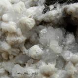 Gonnardita y Phillipsita-Ca<br />Volcanes del Campo de Calatrava, Ciudad Real, Comarca Campo de Calatrava, Castilla-La Mancha, España<br />Encuadre 5 x 4 mm.<br /> (Autor: Rafael Galiana)