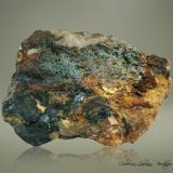 Cacoxenita y Dufrenita<br />Minas de El Horcajo, El Horcajo, Almodóvar del Campo, Comarca Campo de Calatrava, Ciudad Real, Castilla-La Mancha, España<br />98 x 65 x 32 mm.<br /> (Autor: Rafael Galiana)