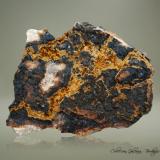 Cacoxenita con Goethita y Beraunita<br />Minas de El Horcajo, El Horcajo, Almodóvar del Campo, Comarca Campo de Calatrava, Ciudad Real, Castilla-La Mancha, España<br />75 x 60 x 36 mm<br /> (Autor: Rafael Galiana)