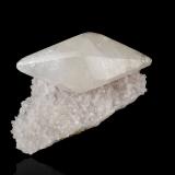 Calcite on Quartz<br />Guanajuato, Mexico<br />12,0	x	6,5	x	6,0	cm<br /> (Author: MIM Museum)