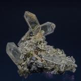 Quartz, Epidote<br />Green Monster Mountain, Prince of Wales Island, Ketchikan District, Prince of Wales-Outer Ketchikan Borough, Alaska, USA<br />4.6 x 4.0 cm<br /> (Author: am mizunaka)