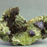 Axinita-(Fe)Concesión Acedo (Cantera Juanona), Juanona, Antequera, Comarca de Antequera, Málaga, Andalucía, España45x27x14 mm (Autor: Juan Espino)