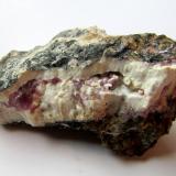 Calcita (variedad cobaltífera)Mina Solita, Peramea, Baix Pallars, Comarca Pallars Sobirà, Lérida / Lleida, Cataluña / Catalunya, España5''7 x 2''2 cm. (Autor: phrancko)