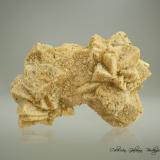 Calcita<br />Gruta Pech Merle, Cabrerets, Lauzès, Cahors, Departamento Lot, Occitanie, Francia<br />90 x 69 x 57 mm.<br /> (Autor: Rafael Galiana)