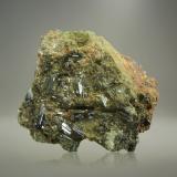 Epidota<br />Lago Falin, Usseglio, Val di Viù / Valle Viù, Valles Lanzo (Valli di Lanzo), Provincia Ciudad metropolitana de Turín, Piamonte (Piemonte), Italia<br />64 x 60 x 32 mm<br /> (Autor: Rafael Galiana)