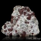 Eudialita<br />Mina Apatitovyi Tsirk (Mina Rasvumchorr), Monte Rasvumchorr, Macizo Khibiny, Península Kola, Murmanskaja Oblast, Región del Norte, Rusia<br />85 x 67 x 42 mm.<br /> (Autor: Rafael Galiana)