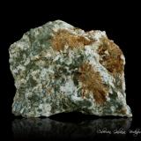 Normandita<br />Monte Partomchorr, Macizo Khibiny, Península Kola, Murmanskaja Oblast, Región del Norte, Rusia<br />85 x 70 x 37 mm.<br /> (Autor: Rafael Galiana)