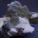 Moscovita y fluorapatitoShengus (Shingus), Distrito Baltistán, Gilgit-Baltistan (Áreas del Norte), Paquistán8 x 5 x 5 cm (Autor: Antonio Alcaide)