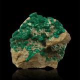 Dioptasa<br />Depósito Altyn-Tyube, Zona Altyn-Tyube, Estepas Kirguises, Región Karaganda, Kazajstán<br />94 x 91 x 46 mm.<br /> (Autor: Rafael Galiana)